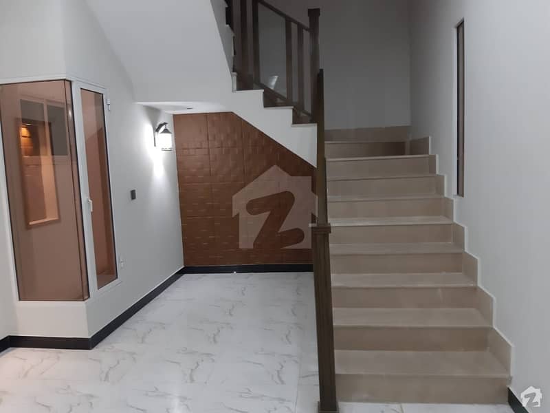 آفیسرز گارڈن کالونی ورسک روڈ پشاور میں 7 کمروں کا 8 مرلہ مکان 2 کروڑ میں برائے فروخت۔