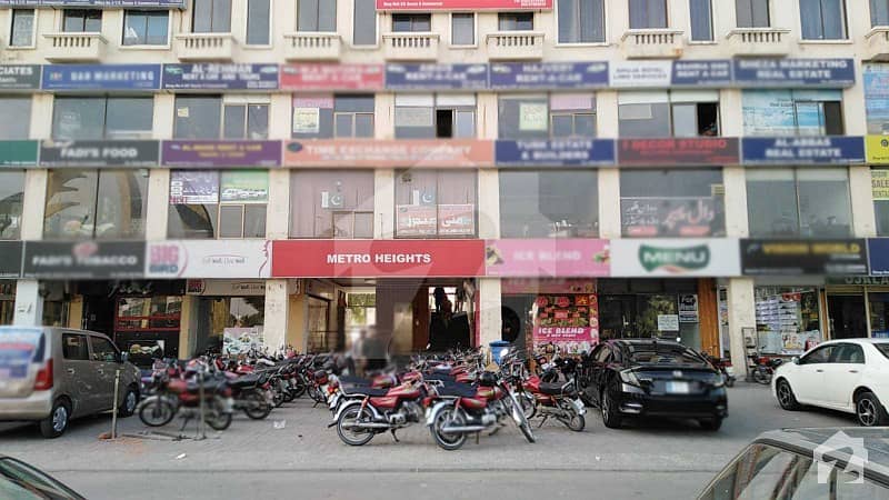 بحریہ ٹاؤن سیکٹر سی بحریہ ٹاؤن لاہور میں 1 مرلہ دکان 45 لاکھ میں برائے فروخت۔
