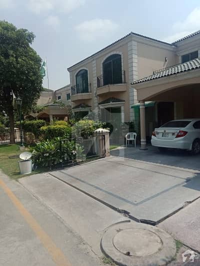 ٹرائیکون ویلیج لاہور میں 4 کمروں کا 8 مرلہ مکان 1.23 کروڑ میں برائے فروخت۔