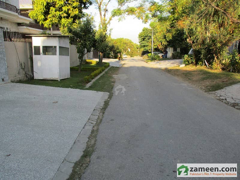 F-8 - 500 Square Yard Plot For Sale - Investor Price