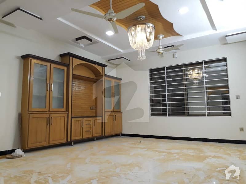 سوان گارڈن ۔ بلاک ای سوان گارڈن اسلام آباد میں 6 کمروں کا 1 کنال مکان 2.4 کروڑ میں برائے فروخت۔