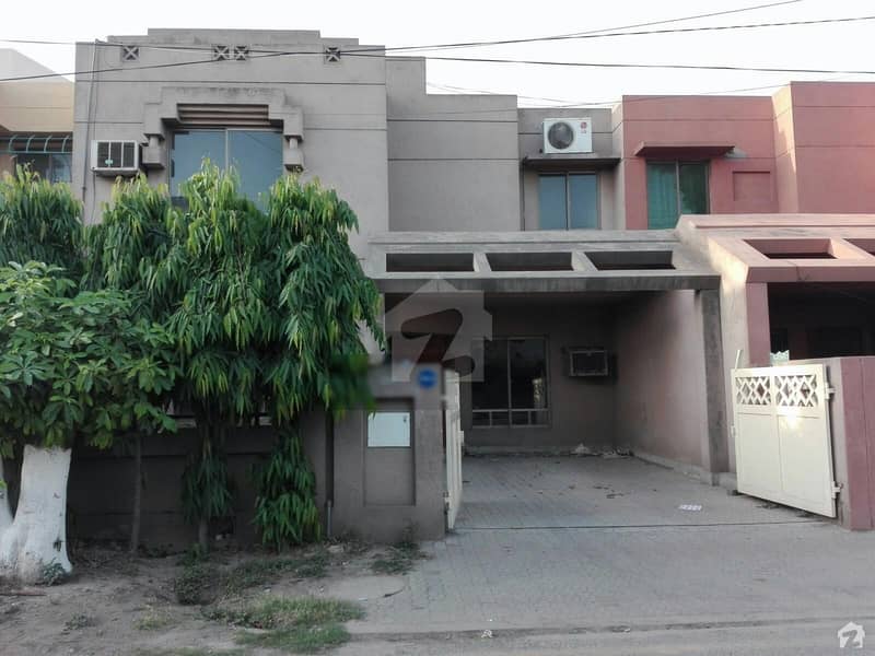 ایڈن ایوینیو ایڈن لاہور میں 3 کمروں کا 10 مرلہ مکان 45 ہزار میں کرایہ پر دستیاب ہے۔
