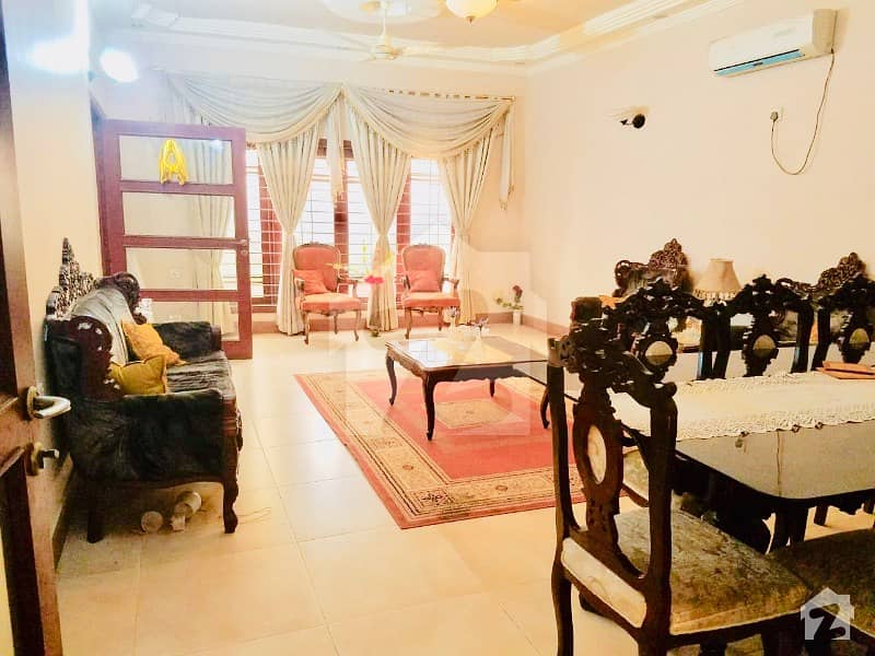 گلشنِ اقبال - بلاک 13 ڈی گلشنِ اقبال گلشنِ اقبال ٹاؤن کراچی میں 6 کمروں کا 16 مرلہ مکان 5.75 کروڑ میں برائے فروخت۔
