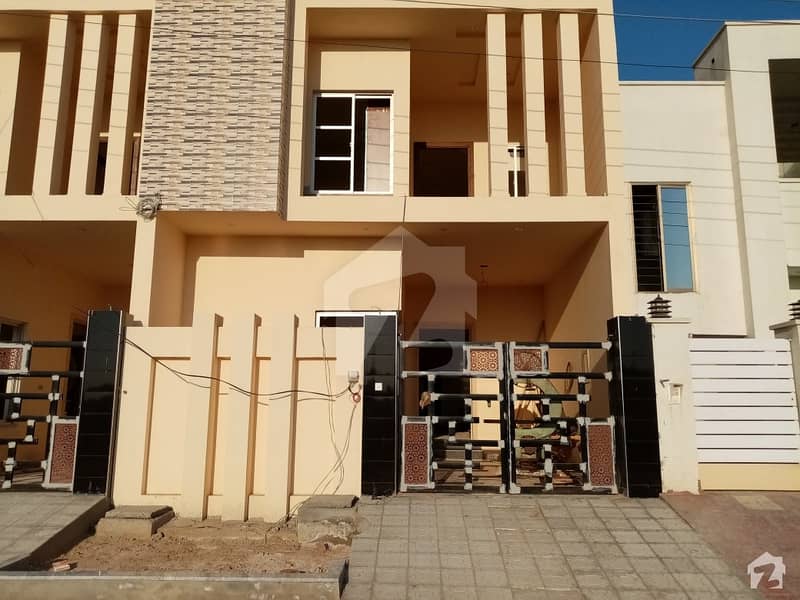 خیابان گرین ستیانہ روڈ فیصل آباد میں 6 مرلہ مکان 1.25 کروڑ میں برائے فروخت۔