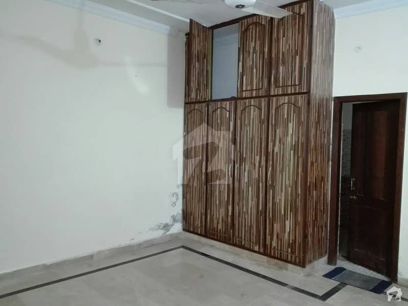 پی ڈبلیو ڈی ہاؤسنگ سکیم اسلام آباد میں 5 کمروں کا 10 مرلہ مکان 1.85 کروڑ میں برائے فروخت۔