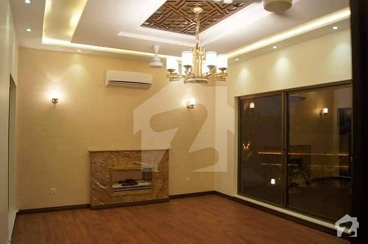 ڈی ایچ اے فیز 5 - بلاک ایل فیز 5 ڈیفنس (ڈی ایچ اے) لاہور میں 4 کمروں کا 10 مرلہ مکان 1.28 لاکھ میں کرایہ پر دستیاب ہے۔