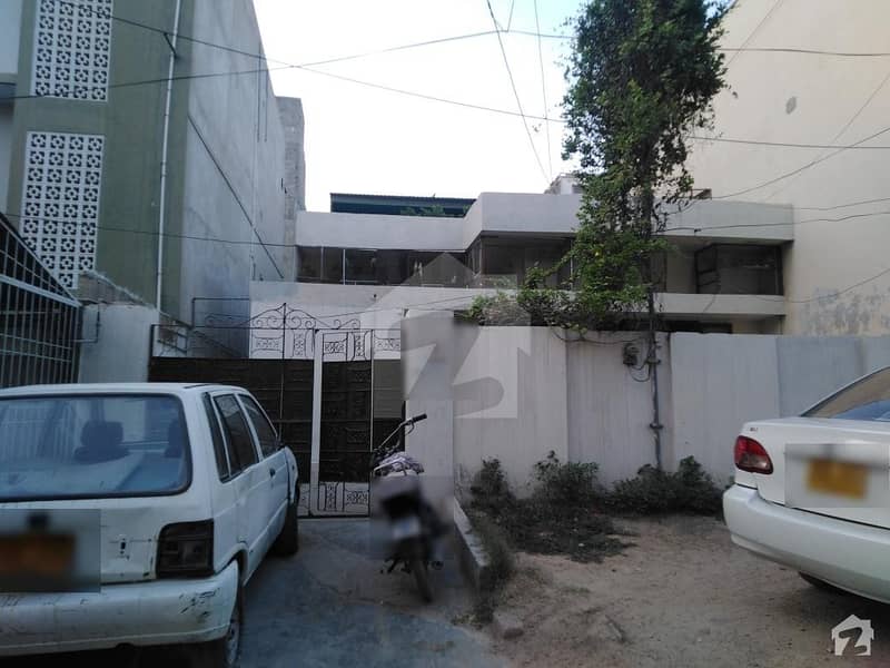 نارتھ ناظم آباد ۔ بلاک این نارتھ ناظم آباد کراچی میں 10 مرلہ مکان 3 کروڑ میں برائے فروخت۔