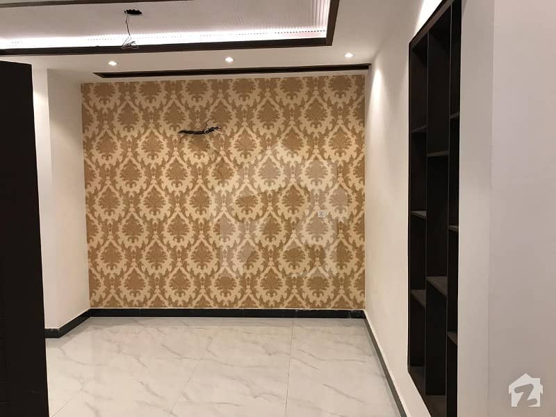 5 Marla Beautiful Upper Portion available for Rent in Ali Block Bahria Town