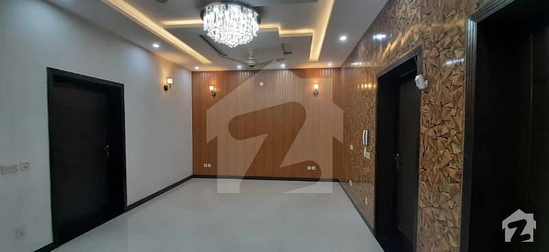 10 Marla Available For Rent In Bahria Town Lahore