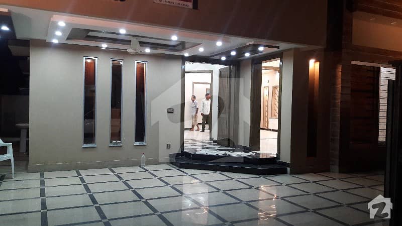 بحریہ ٹاؤن گلبہار بلاک بحریہ ٹاؤن سیکٹر سی بحریہ ٹاؤن لاہور میں 5 کمروں کا 11 مرلہ مکان 2.28 کروڑ میں برائے فروخت۔