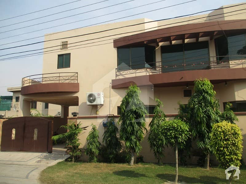 Separate Gate Corner 1 Kanal 3 Bed Lavish Upper Portion For Rent