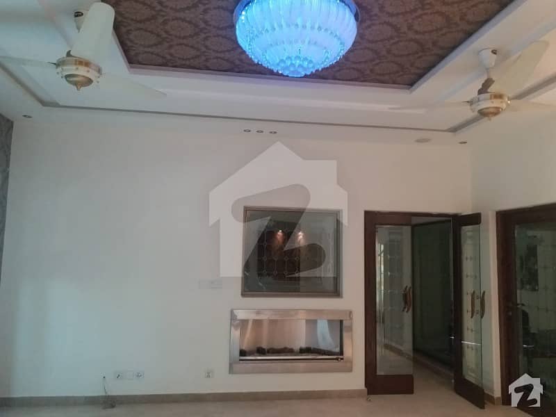 10 Marla Solid Old Bungalow For Sale Situated In Dha Phase Near To Family Park