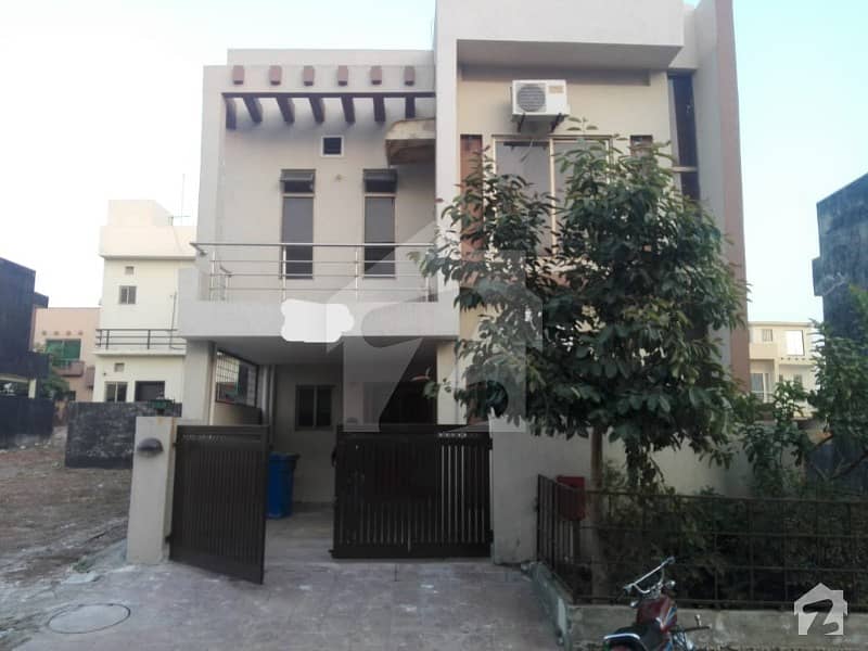 Bahria Town 5 Marla House For Sale