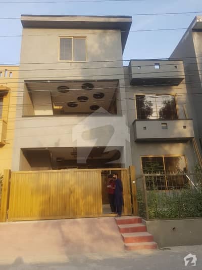 سوان گارڈن ۔ بلاک ایف سوان گارڈن اسلام آباد میں 4 کمروں کا 5 مرلہ مکان 1.2 کروڑ میں برائے فروخت۔ سوان گارڈن ۔ بلاک ایف سوان گارڈن اسلام آباد میں 4 کمروں کا 5 مرلہ مکان 1.2 کروڑ میں برائے فروخت۔