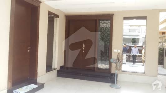 10 Marla Flat 2nd floor available urgently for Sale in Askari 11 10 Marla Flat 2nd floor available urgently for Sale in Askari 11