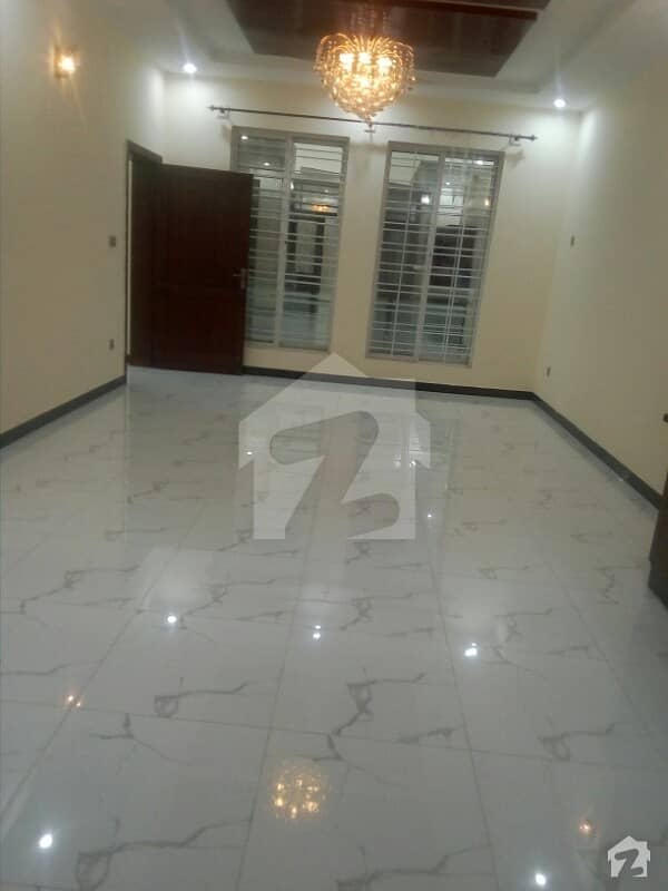 Brand New Triple Storey House For Sale Size 40x80 I-8/2 Near Side Of The Shafia Hospital