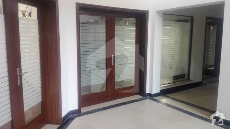 1 Kanal Well maintained 5 Bedroom House near to Packages mall