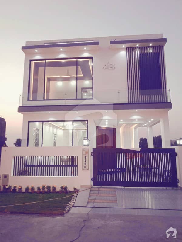 ڈی ایچ اے 9 ٹاؤن ۔ بلاک سی ڈی ایچ اے 9 ٹاؤن ڈیفنس (ڈی ایچ اے) لاہور میں 3 کمروں کا 5 مرلہ مکان 1.35 کروڑ میں برائے فروخت۔