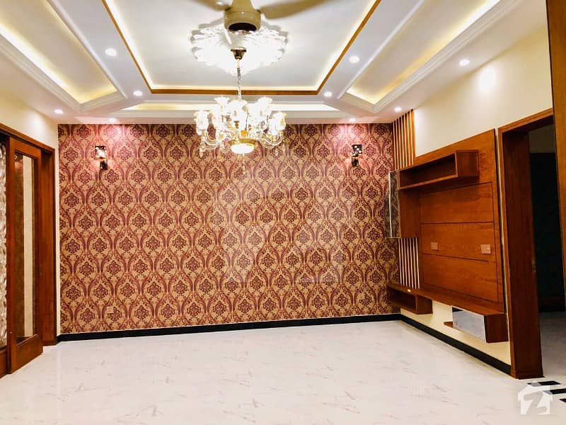 بحریہ ٹاؤن جاسمین بلاک بحریہ ٹاؤن سیکٹر سی بحریہ ٹاؤن لاہور میں 5 کمروں کا 10 مرلہ مکان 2.4 کروڑ میں برائے فروخت۔