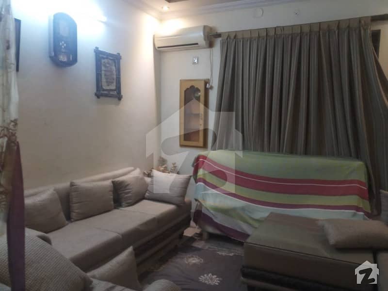 جوہر ٹاؤن لاہور میں 4 کمروں کا 5 مرلہ مکان 1.3 کروڑ میں برائے فروخت۔