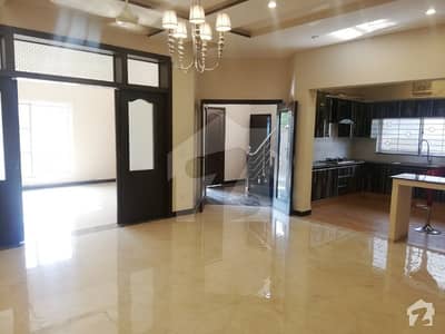 10 Marla Available For Rent In Bahria Town Lahore 10 Marla Available For Rent In Bahria Town Lahore