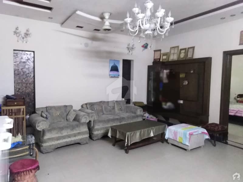 آرکیٹیکٹس انجنیئرز سوسائٹی ۔ بلاک ڈی آرکیٹیکٹس انجنیئرز ہاؤسنگ سوسائٹی لاہور میں 7 کمروں کا 10 مرلہ مکان 2.15 کروڑ میں برائے فروخت۔