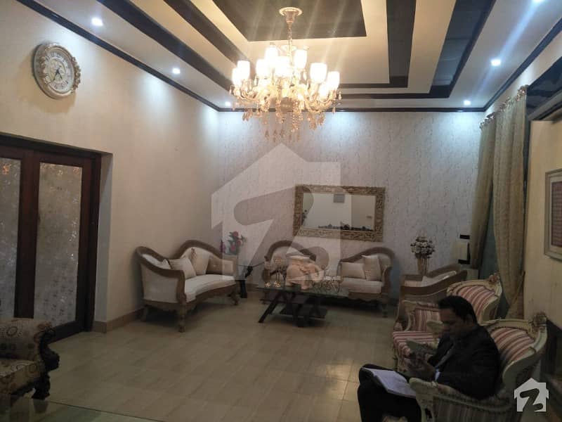ڈی ایچ اے فیز 8 - بلاک اے ڈی ایچ اے فیز 8 ڈیفنس (ڈی ایچ اے) لاہور میں 3 کمروں کا 1 کنال بالائی پورشن 60 ہزار میں کرایہ پر دستیاب ہے۔