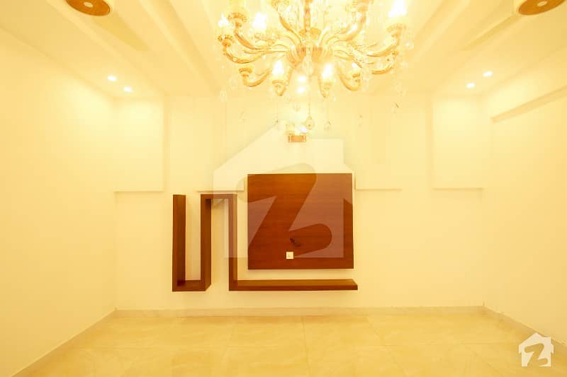 10 Marla Luxurious Design House For Sale in Phase 8