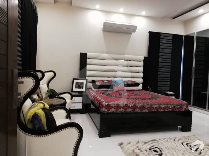 لیک سٹی لاہور میں 6 کمروں کا 1 کنال مکان 4 کروڑ میں برائے فروخت۔