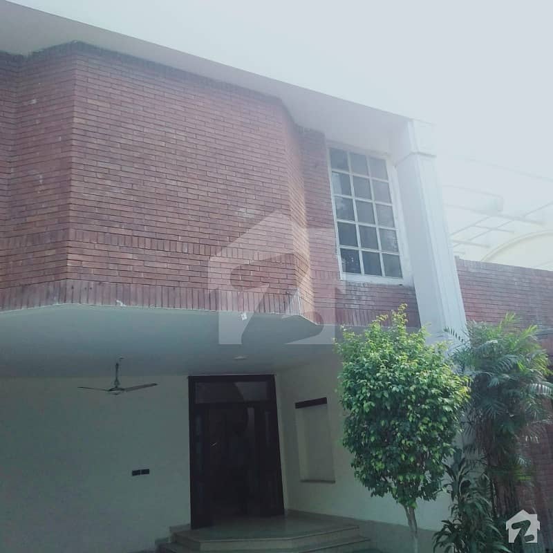 گلبرگ 5 گلبرگ لاہور میں 5 کمروں کا 1 کنال مکان 3.25 لاکھ میں کرایہ پر دستیاب ہے۔