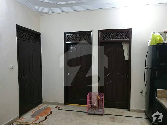 گلشنِ شمیم گلبرگ ٹاؤن کراچی میں 3 کمروں کا 6 مرلہ بالائی پورشن 90 لاکھ میں برائے فروخت۔