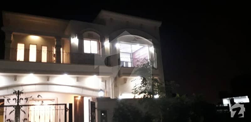 اسٹیٹ لائف ہاؤسنگ سوسائٹی لاہور میں 4 کمروں کا 10 مرلہ مکان 2.5 کروڑ میں برائے فروخت۔