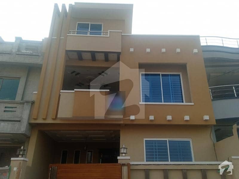 30x60 Sq Ft Double Storey House For Sale Ideally Located Walking Distance From Main Soan Avenue