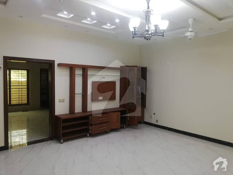 5 Marla Beautiful Upper Portion Available For Rent In Sector D Bahria Town