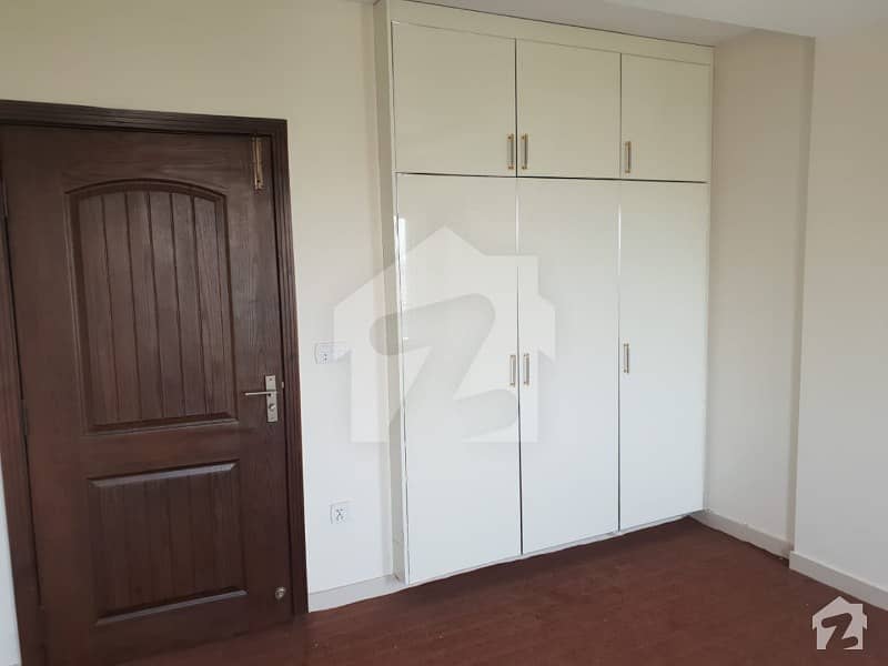 IDEAL LOCATION 1 BED FLAT AVALABLE