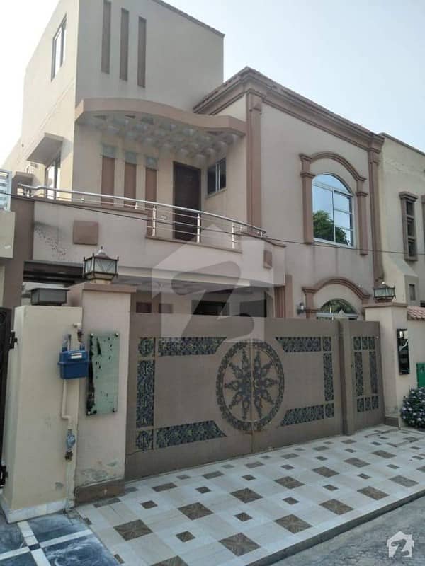 LIKE A BRAND NEW 10 MARLA HOUSE FOR SALE IN SECTOR B BAHRIA TOWN LAHORE