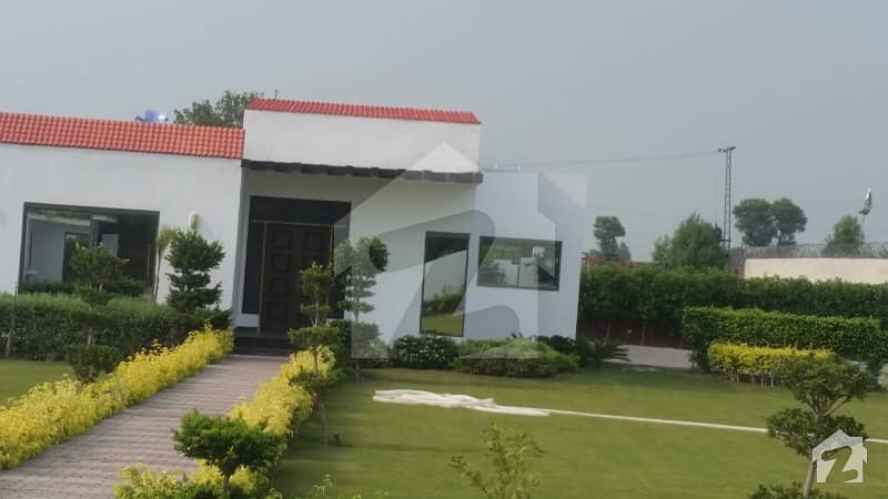 برکی روڈ کینٹ لاہور میں 3 کمروں کا 4 کنال فارم ہاؤس 3 کروڑ میں برائے فروخت۔