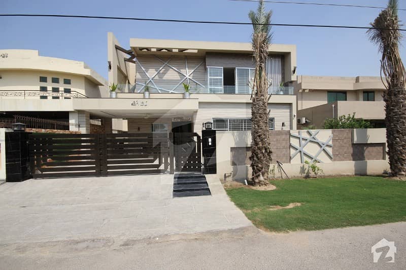 ڈی ایچ اے فیز 8 ڈیفنس (ڈی ایچ اے) لاہور میں 5 کمروں کا 1 کنال مکان 3.85 کروڑ میں برائے فروخت۔