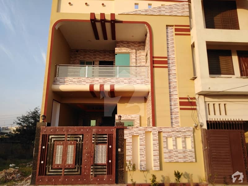 ایم بی ولاز کشمیر روڈ سیالکوٹ میں 5 مرلہ مکان 1.25 کروڑ میں برائے فروخت۔