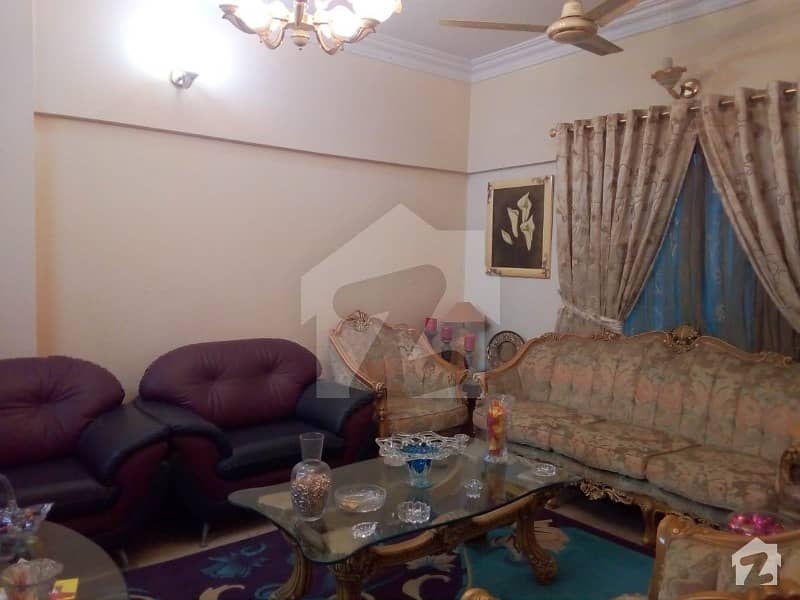 نیو ٹاؤن پولیس لائنز گلشنِ اقبال ٹاؤن کراچی میں 3 کمروں کا 6 مرلہ فلیٹ 1.3 کروڑ میں برائے فروخت۔