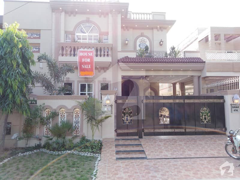 ڈی ایچ اے فیز 8 - بلاک ایف ڈی ایچ اے فیز 8 ڈیفنس (ڈی ایچ اے) لاہور میں 4 کمروں کا 10 مرلہ مکان 2.6 کروڑ میں برائے فروخت۔