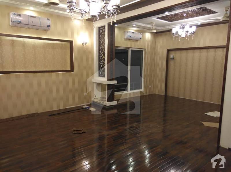 Top Class Location One Kanal Bungalow For Rent