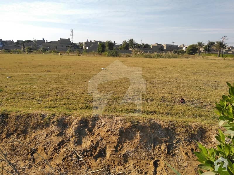 For Sale 400 Square Yards Residential Plot