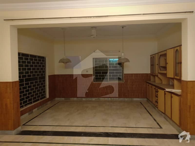 I83 KANAL SEPRATE GATE UPPER PORTION FOR RENT