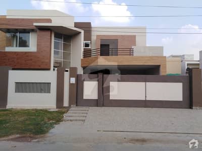 Here Is A Good Opportunity To Live In A Well-Built House Here Is A Good Opportunity To Live In A Well-Built House