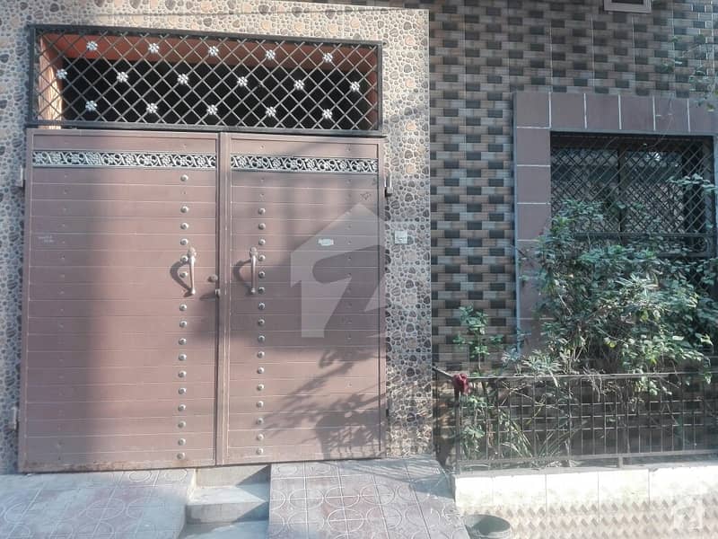 گلفشاں کالونی فیصل آباد میں 4 مرلہ مکان 80 لاکھ میں برائے فروخت۔