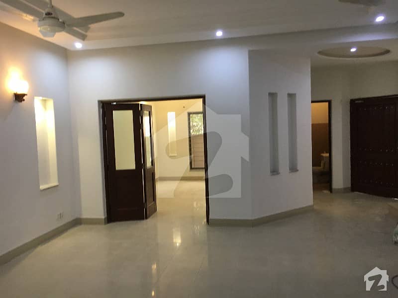 گرین ایوینیو ہاؤسنگ سوسائٹی کینٹ لاہور میں 4 کمروں کا 10 مرلہ مکان 50 ہزار میں کرایہ پر دستیاب ہے۔