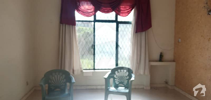 ماڈل ٹاؤن لاہور میں 5 کمروں کا 1 کنال مکان 3.75 کروڑ میں برائے فروخت۔