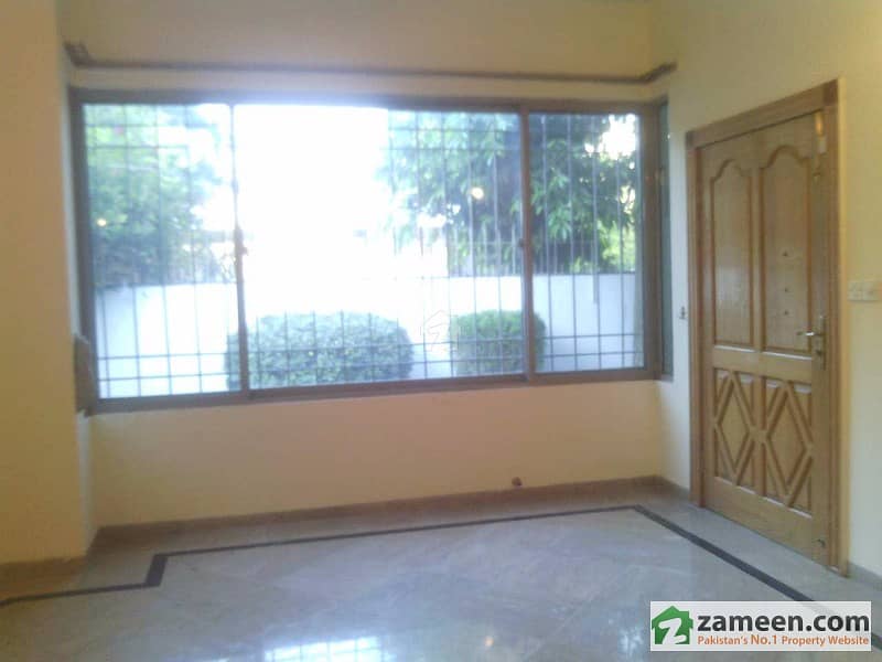 60x120 6 Bed Beautiful House Available For Sale