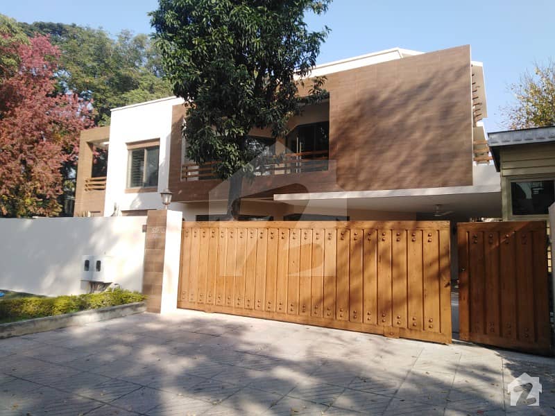 F7  Like A Brand New Semi Furnished House For Rent